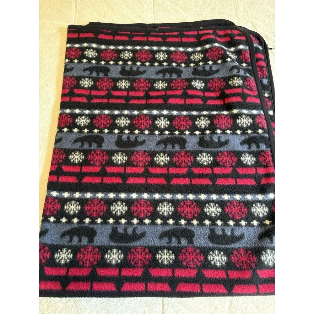 Cuddle Wrap Wearable Zip Snap Stadium Blanket Bear Silhouette Snowflakes EUC